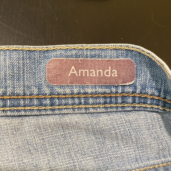 Gloria Vanderbilt Jeans, Light Wash, Size 16 - Picture 7 of 9